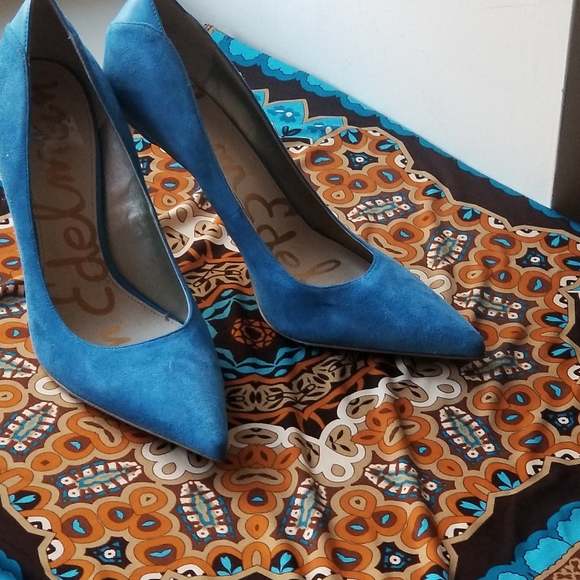 Pumps - Picture 2 of 3